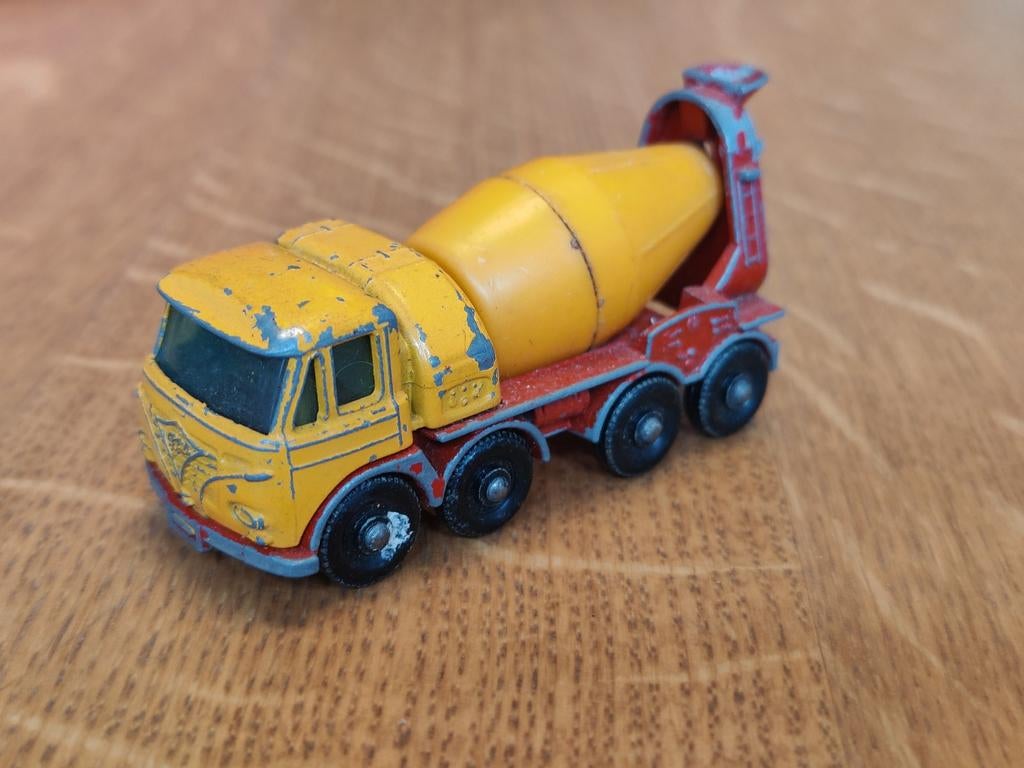 Matchbox Foden Concrete Truck ROOD GEEL, Ophalen of Verzenden, Zo goed als nieuw, Bus of Vrachtwagen