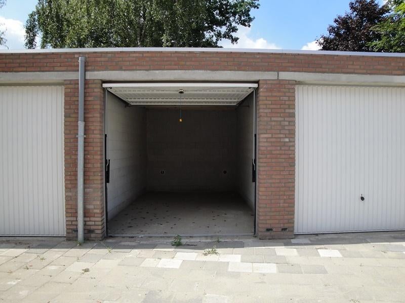 grote garagebox / garage / opslag Loopschanstraat Breda, Auto diversen