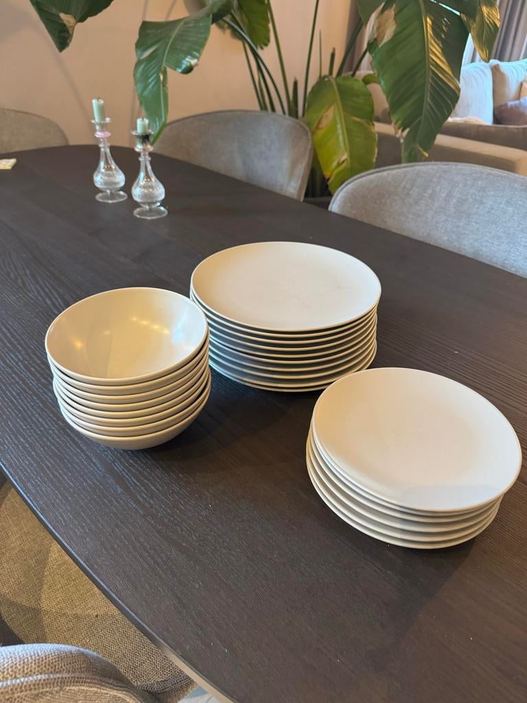 Ikea Färgklar servies set + extra borden en kommen, Huis en Inrichting, Keuken | Servies, Ophalen, Gebruikt, Keramiek, Effen