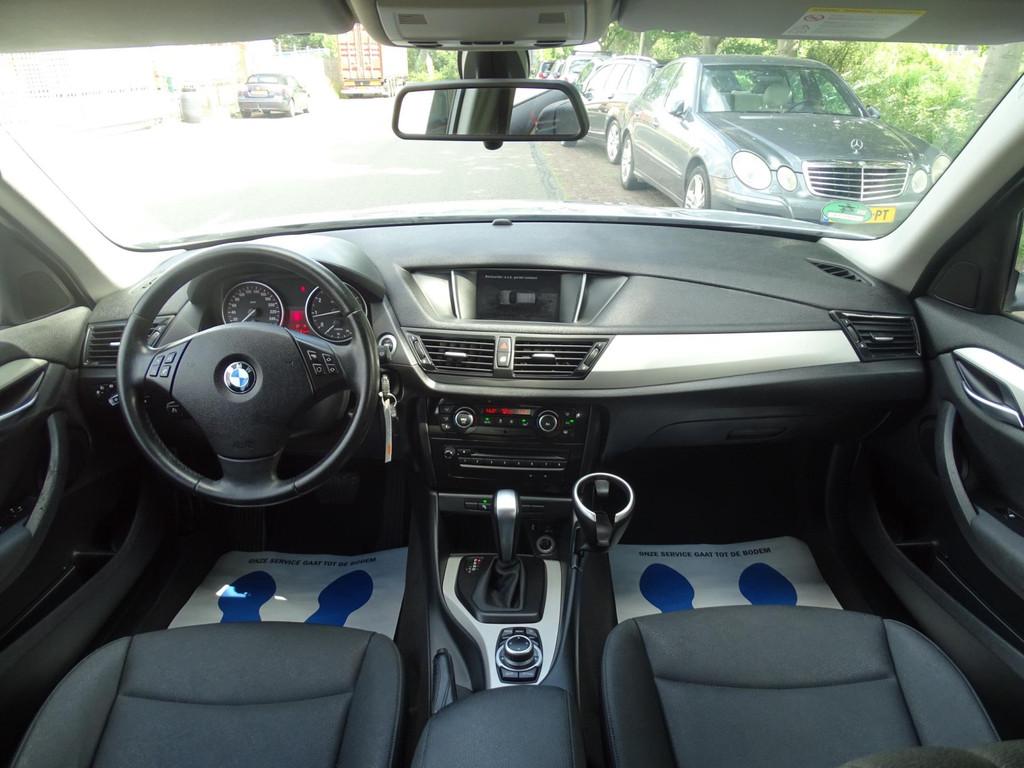 BMW X1 SDrive18i - AUTOMAAT - NAVIGATIE - TREKHAAK - LEDER -, Auto's, Leder, Bedrijf, 93 €/maand, 1430 kg