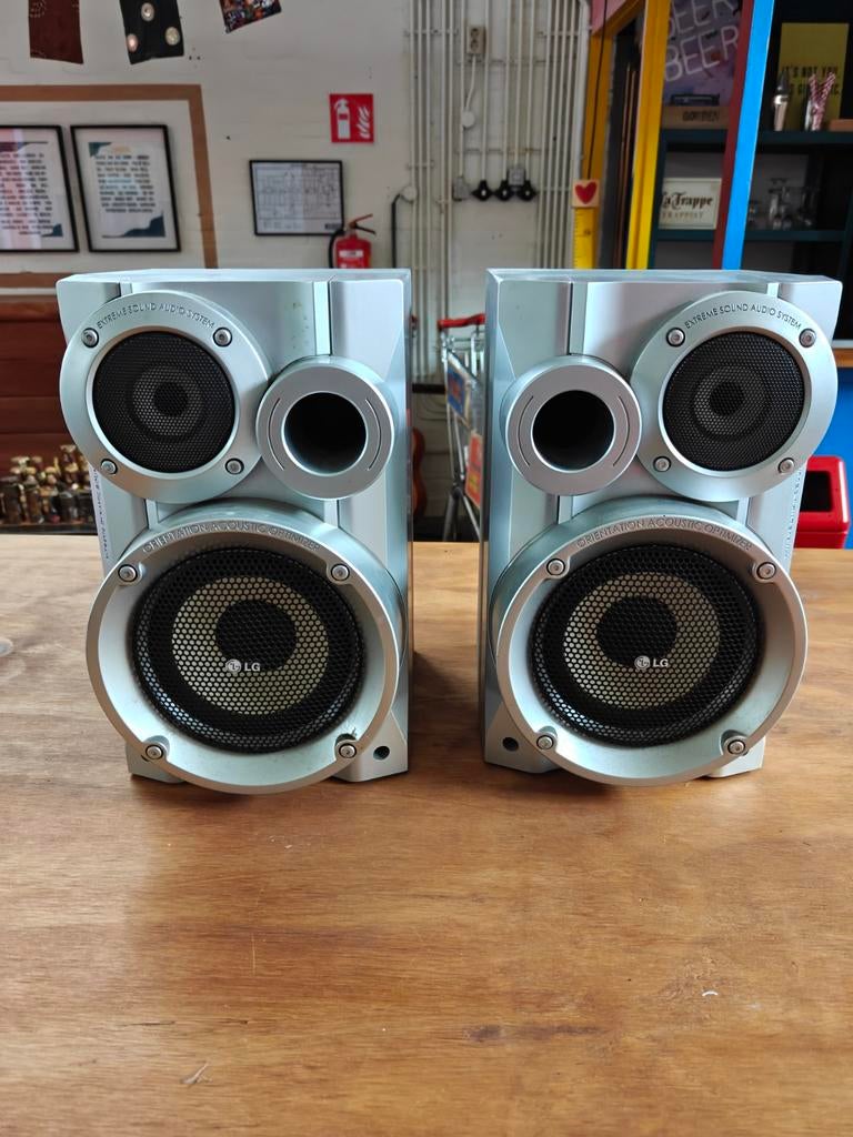 LG Speakers set, Info@lge.com, 60 tot 120 watt, Front, Rear of Stereo speakers, Ophalen