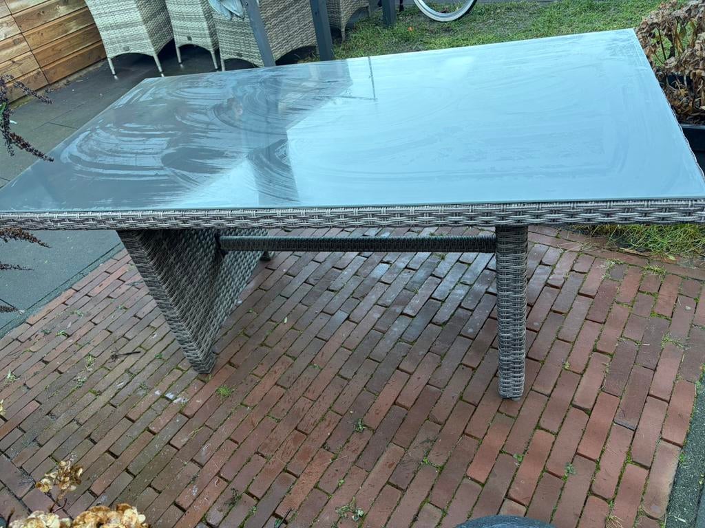 Tuintafel met een glasplaat, Tuin en Terras, Tuintafels, Ophalen of Verzenden, Gebruikt, Rechthoekig, Kunststof