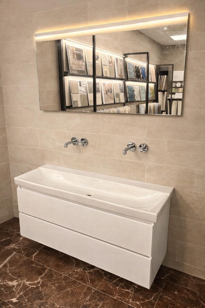 Primabad badmeubel met Xeno2 wastafel 140 cm - showmodel, Huis en Inrichting, Badkamer | Badkamermeubels, Zo goed als nieuw, Wasbak of Wastafel