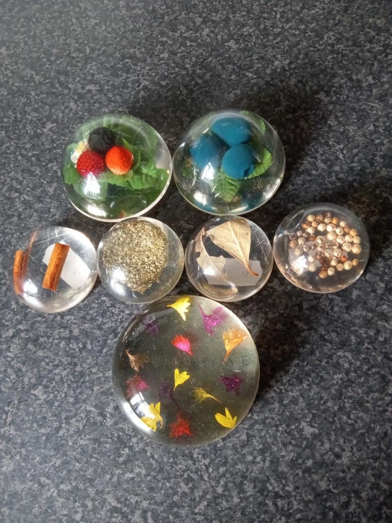7 Paperweights met Ingesloten Decoraties, Ophalen of Verzenden, Gebruikt