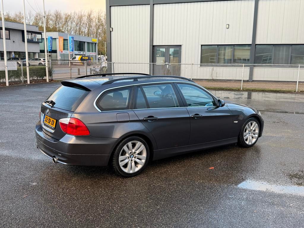 BMW 3-Serie 3.0L 335i Touring AUT 2008 Grijs | NAP, Auto's, BMW, Automaat, Euro 5, Stationwagon, Grijs