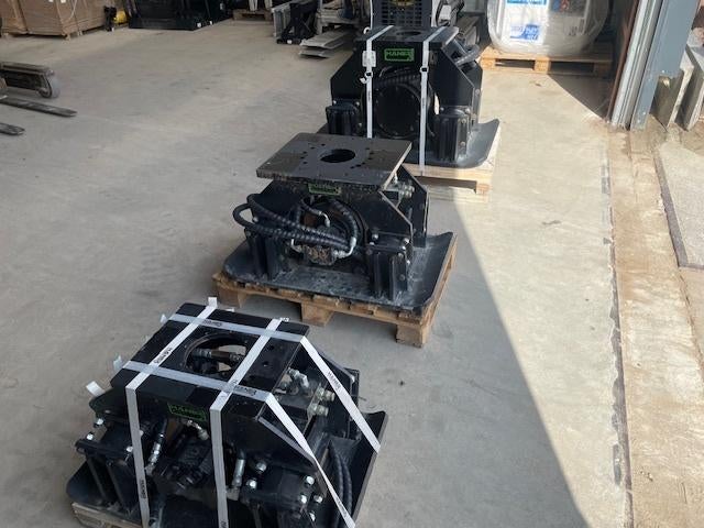 Nieuw; Trilblok uit voorraad 3 tot 9 ton machine, Ophalen, Nieuw, Elektrisch