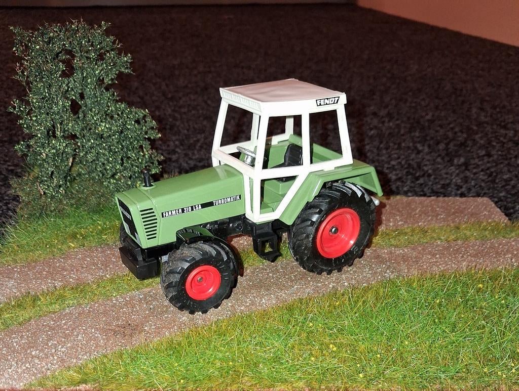 Siku Fendt Farmer 310 LSA Turbomatik - Model Tractor, Ophalen of Verzenden, Gebruikt, Tractor of Landbouw, SIKU