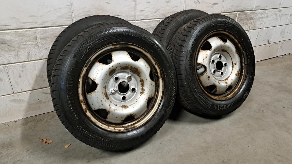 Zeer goede banden Volkswagen Transporter 235/55/17, Auto-onderdelen, Banden en Velgen, Banden en Velgen, 17 inch, 235 mm, Bestelwagen