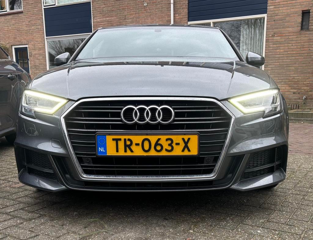 Audi A3 1.5 Tfsi CoD Ultra 150pk S Tronic 2018 Grijs, 1498 cc, 4 cilinders, Origineel Nederlands, Particulier