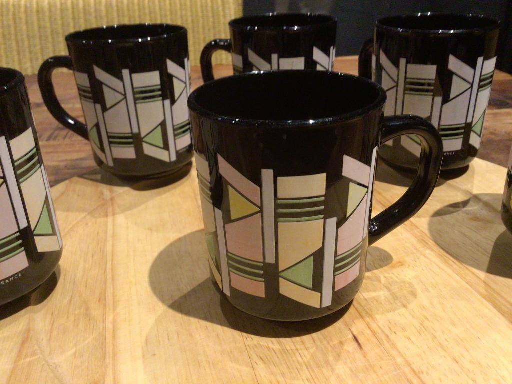 Arcoroc France mokken met kleurige vlakken, Ophalen of Verzenden, Overige stijlen, Kop(pen) en/of Schotel(s), Glas