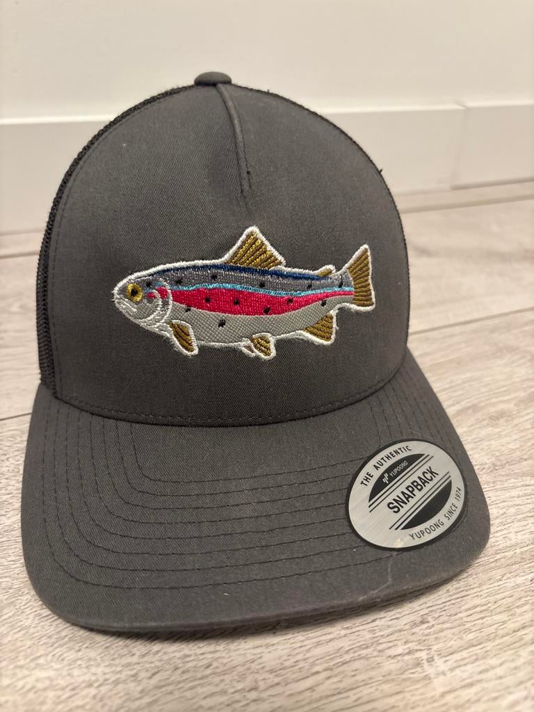 Yupoong Classics Pet met Vis, Ophalen of Verzenden, Zo goed als nieuw, One size fits all, Pet