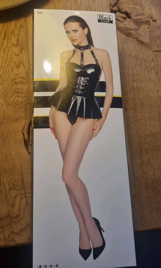 Nieuw: Sexy lak pakje, maat S. Leuk voor bv BITCH., Kleding | Dames, Ondergoed en Lingerie, Verzenden, Zwart, Body of Korset