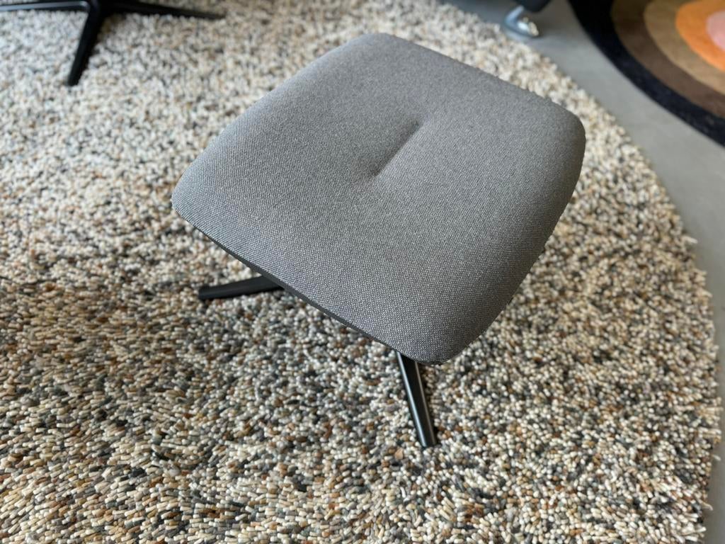 Nieuw Leolux Caruzzo Fine Voetenbank Stof leer Design Hocker, Huis en Inrichting, Leolux, Nieuw, Ophalen of Verzenden, Harvink Jori Rolf Benz Design on Stock Eyye Montis