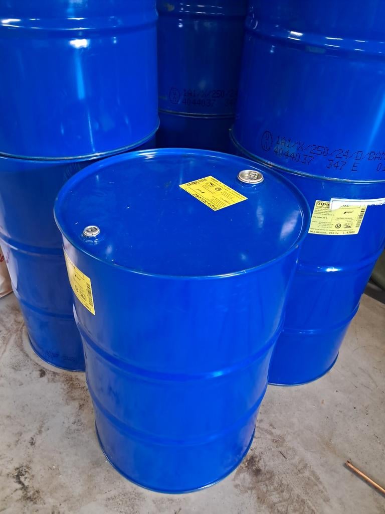 6 olievaten 210 liter voor 50 euro, Ophalen