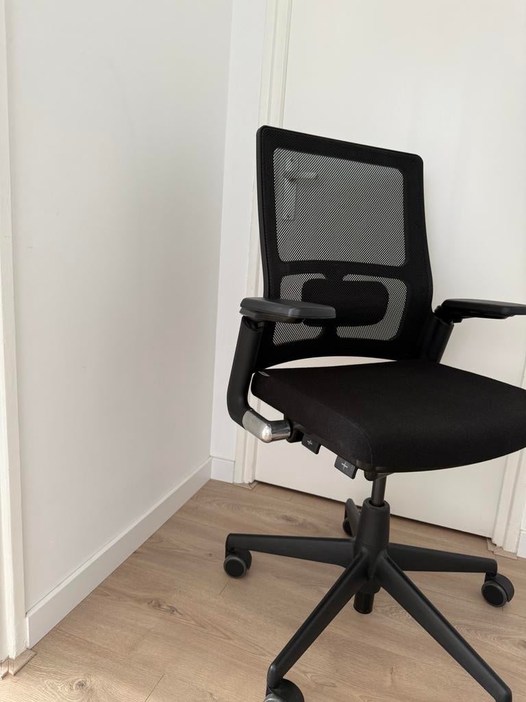 Ahrend 2020 verta bureaustoel NEN1335, Huis en Inrichting, Bureaustoelen, Zo goed als nieuw, Zwart, Ophalen of Verzenden