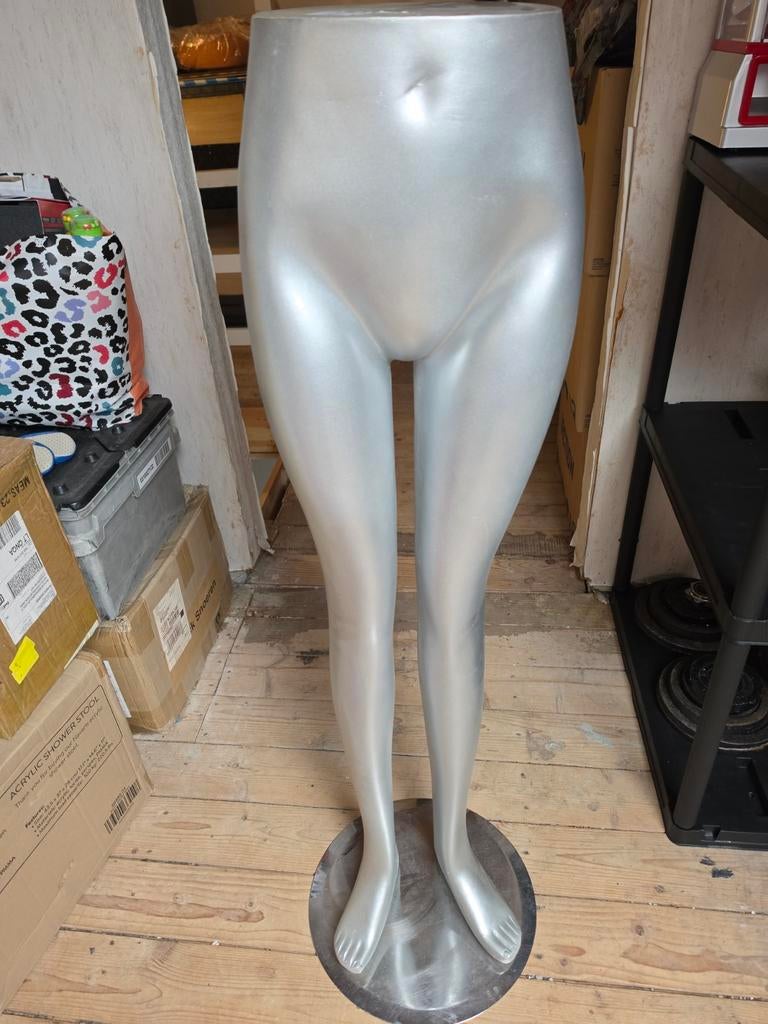 Zilveren paspop benen op standaard, Ophalen, Gebruikt, Volwassenen