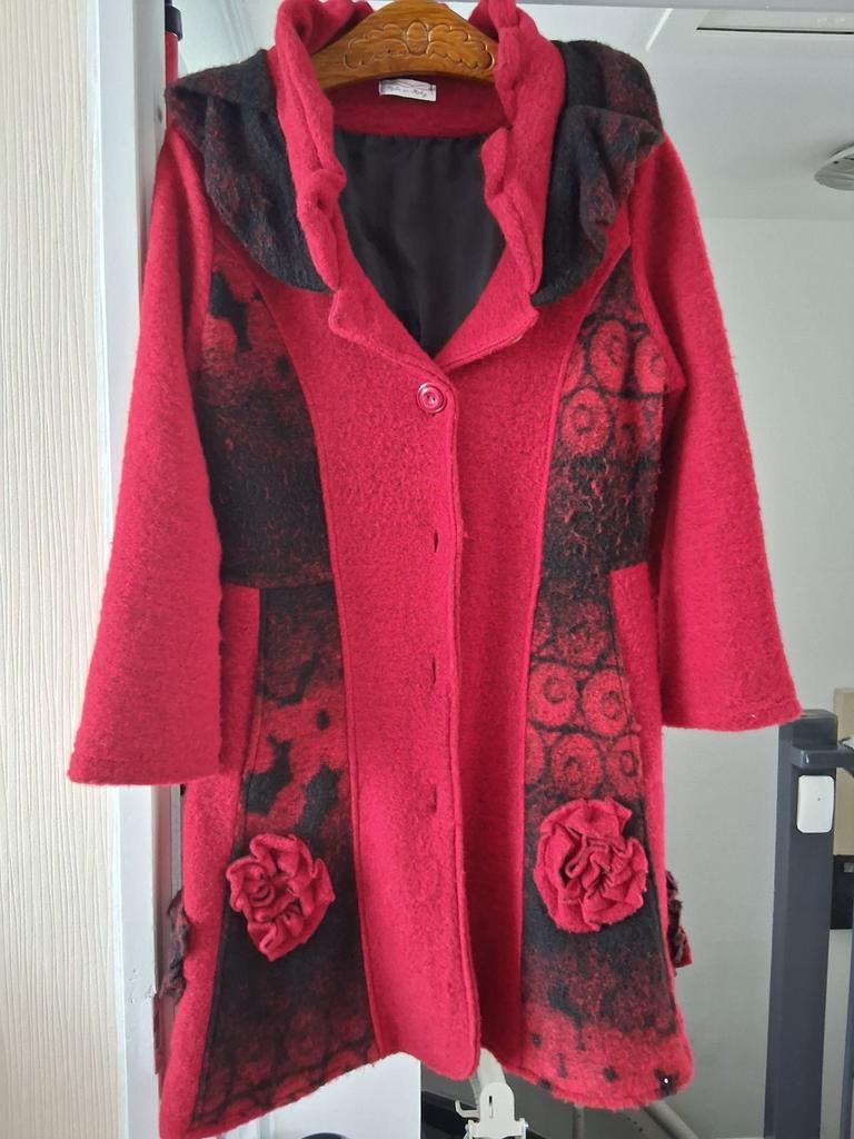 Damesjas rood met zwart, 46/48 (XXL) -, Ophalen, Zo goed als nieuw, Maat 46/48 (XL) of groter, Rood