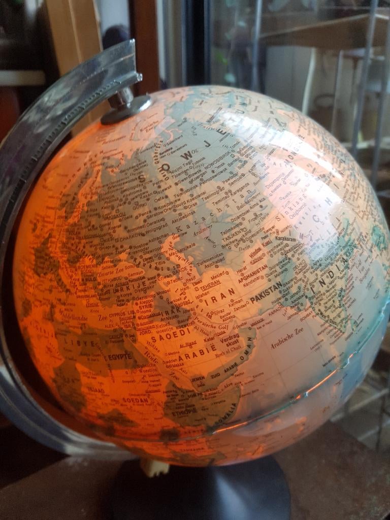 Mooie wereldbol voor decoratie (brocante), Ophalen of Verzenden, Verlicht, Gebruikt