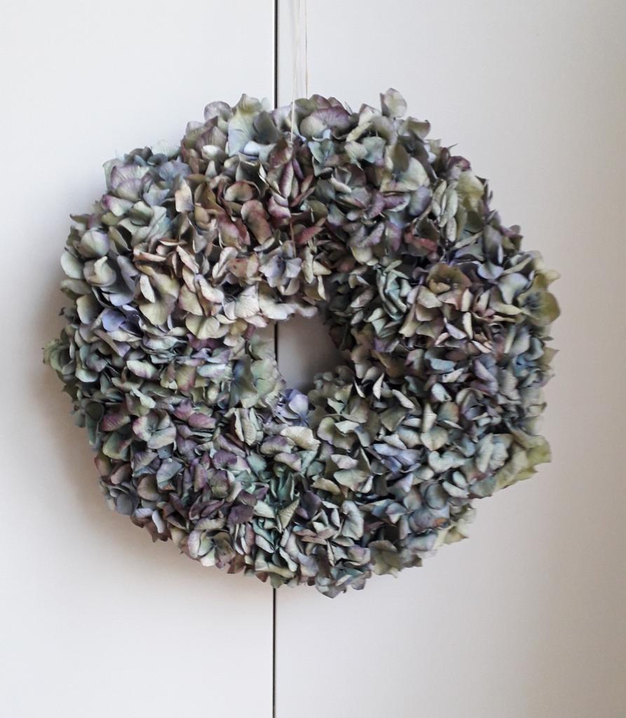 Gedroogde hortensiakrans in gemeleerde kleur., Ophalen of Verzenden