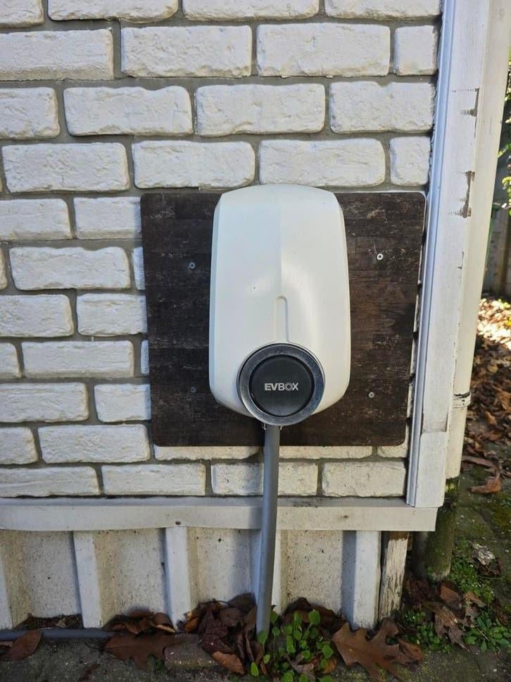 EV Box Elvi Laadpaal Gedemonteerd + 8m kabel en verdeelkast., Ophalen, Gebruikt, Laadpaal en Laadkabel