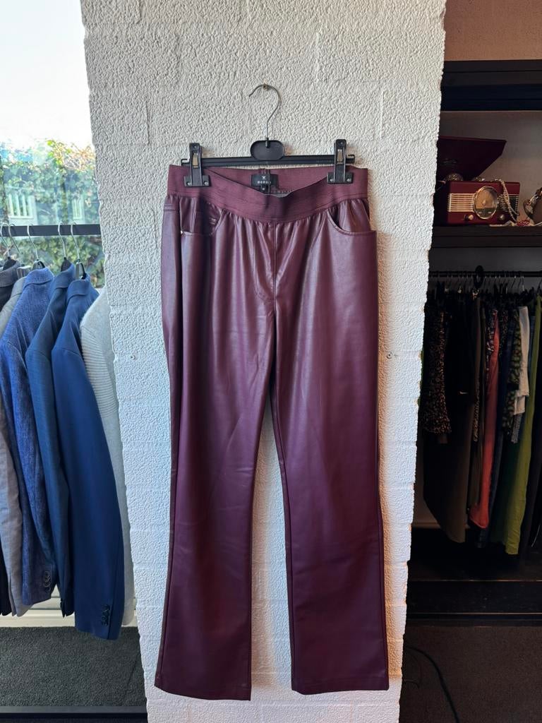 Monari faux leren broek maat 38 bordeaux rood, Kleding | Dames, Maat 38/40 (M), Ophalen of Verzenden, Zo goed als nieuw, Lang