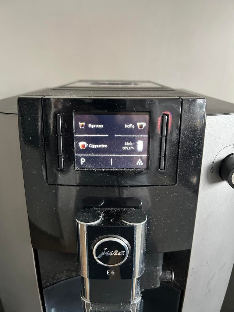 Jura espressomachine E6 Dark Inox, Witgoed en Apparatuur, Koffiezetapparaten, Ophalen, Afneembaar waterreservoir, Gebruikt, Koffiemachine