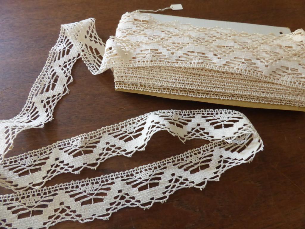 Antiek hand geklost kant 4,5 cm breed / per meter t.k. / 51, Ophalen of Verzenden, Nieuw, Kant