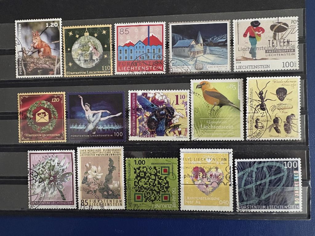 Postzegel Liechtenstein: kavel jaren 2025, 2022 kerst, vogel, Ophalen of Verzenden, Gestempeld