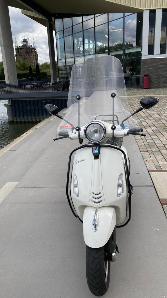 Vespa primavera  uit 2017 snor, Ophalen of Verzenden, Zo goed als nieuw, Benzine, Overige modellen