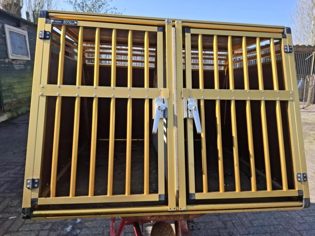 auto kooi bench hok honden, Dieren en Toebehoren, Hondenhokken, Ophalen, 65 tot 100 cm, Hondenhok, Zo goed als nieuw