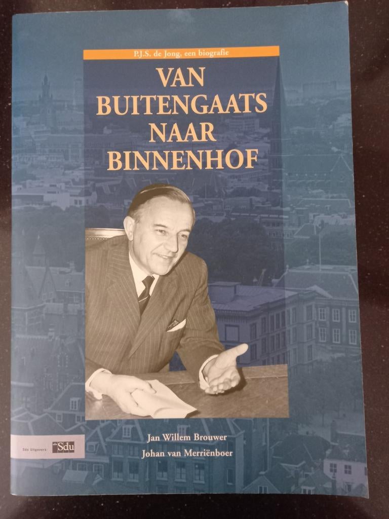 J. van Merrienboer - Van buitengaats naar binnenhof, Boeken, Ophalen of Verzenden, Zo goed als nieuw, J. van Merrienboer; J.W. Brouwer