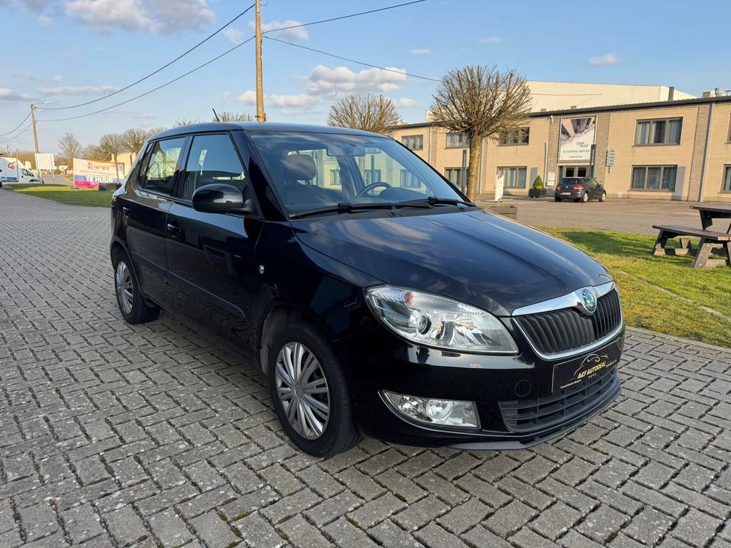 Skoda fabia 1.2 benzine 2012 euro 5 gereviseerde motor, Voorwielaandrijving, Euro 5, Stof, Zwart