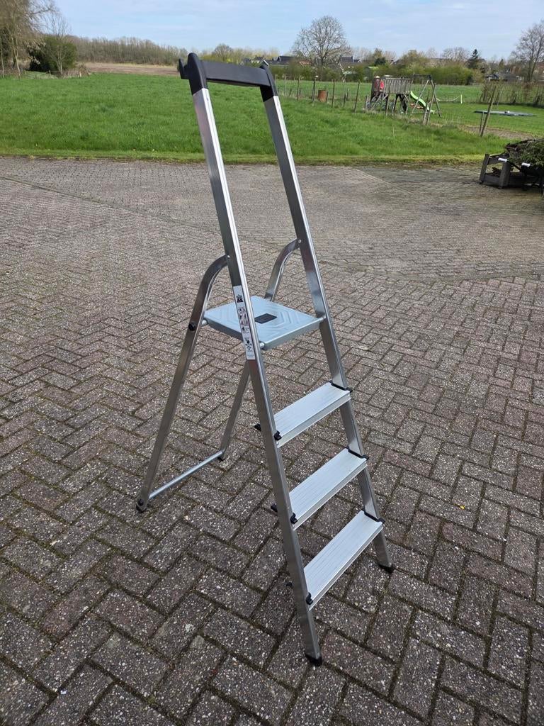 Nette hobby trap, Ophalen of Verzenden, Zo goed als nieuw, Minder dan 2 meter