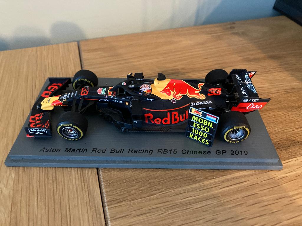 ✅ Max Verstappen 1:43 1000th F1 Race Chinese GP 2019 RB15, Ophalen of Verzenden, Nieuw, Formule 1