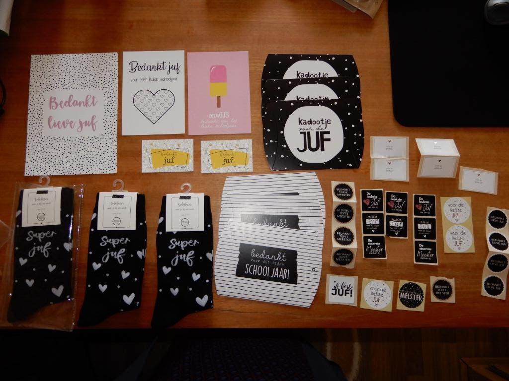 Meester en juffen cadeaus sokken, pen, verpakking, stickers, Verzenden, Nieuw