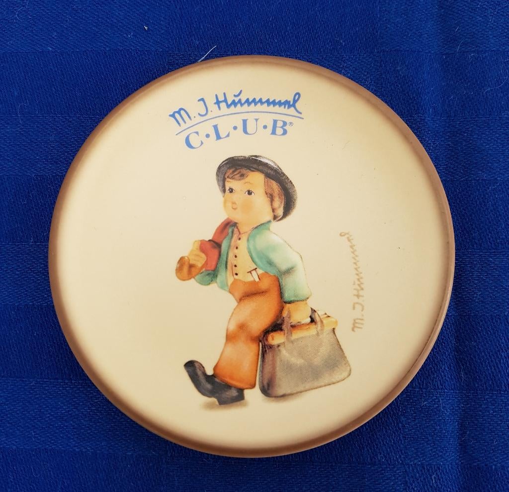 Hummel. Goebel. Bordje. M.J.Hummel club., Ophalen of Verzenden, Zo goed als nieuw, Hummel