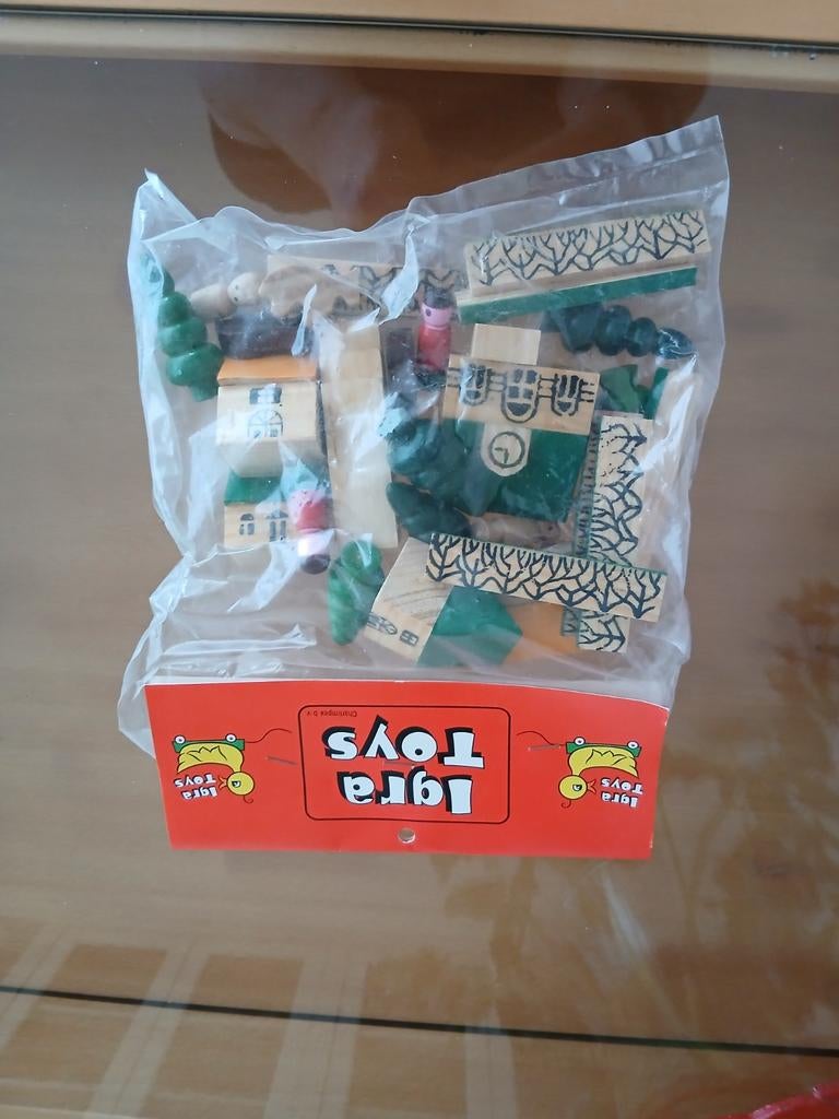 Dorp in een zakje. Hout, Ophalen of Verzenden, Zo goed als nieuw