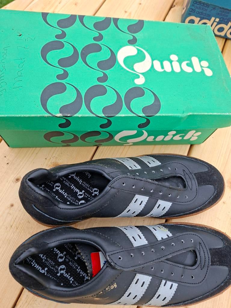 Vintage Quick sportschoenen - Zwart met zilveren strepen, Ophalen of Verzenden, Nieuw, Zwart