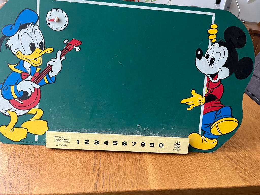 Beschrijving	Leuk schoolbord, donald duck en mickey mouse, Ophalen, Krijtbord