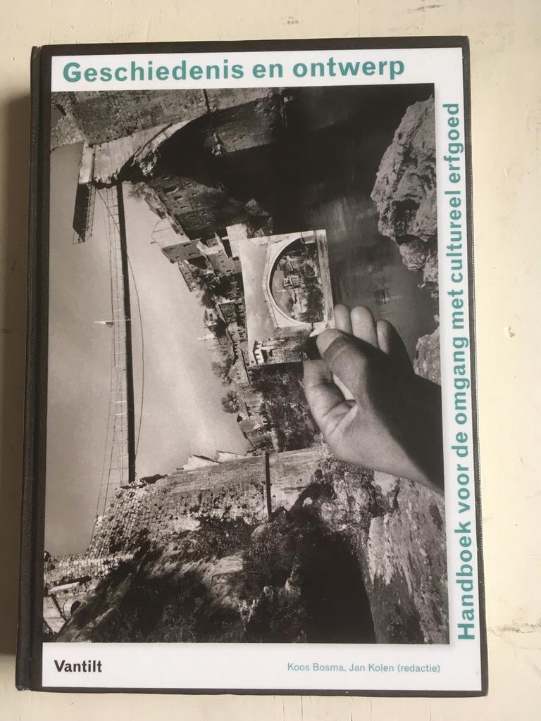 Jos Bazelmans - Geschiedenis en ontwerp, Ophalen of Verzenden, Zo goed als nieuw, Grafische vormgeving