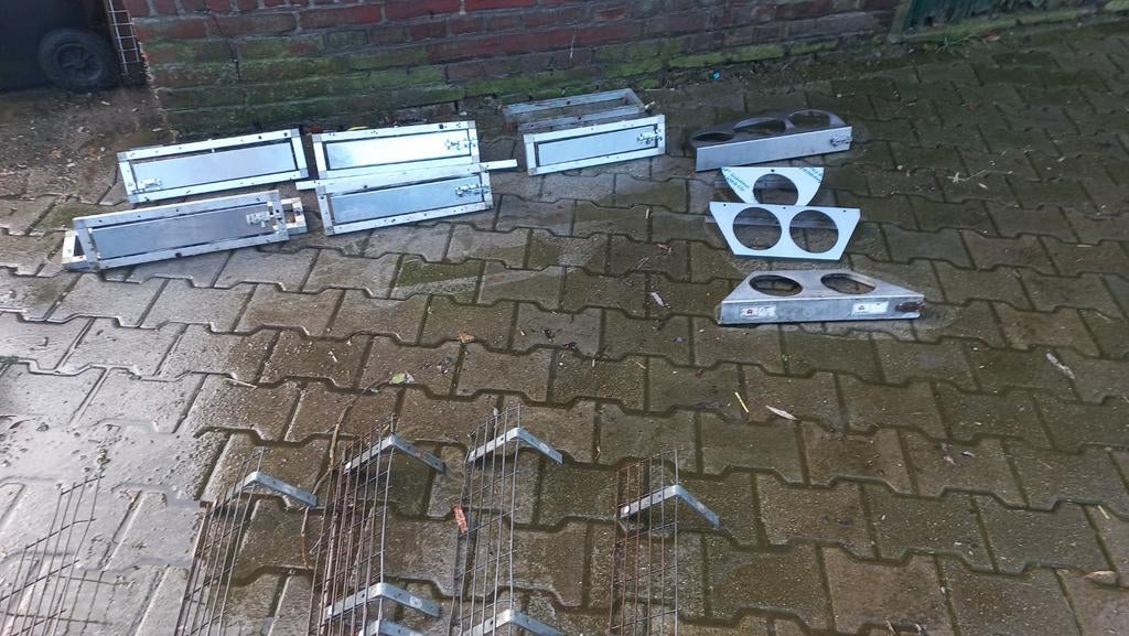 6 voederpl  en diversen en  5 opstaprekjes, Dieren en Toebehoren, Vogels | Hokken en Kooien, Ophalen of Verzenden, Hout, Vogelkooi