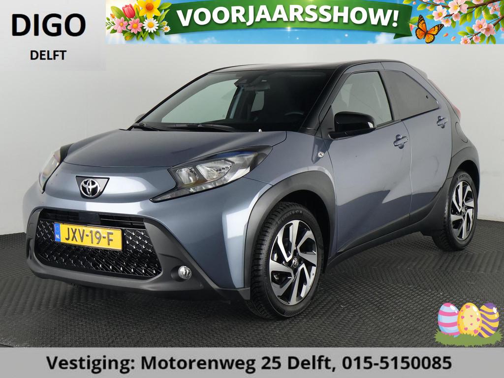 Toyota Aygo X 1.0 VVT-i PULSE PACK BI-TONE GARANTIE 3-2035!, Stof, Gebruikt, 4 stoelen, Origineel Nederlands