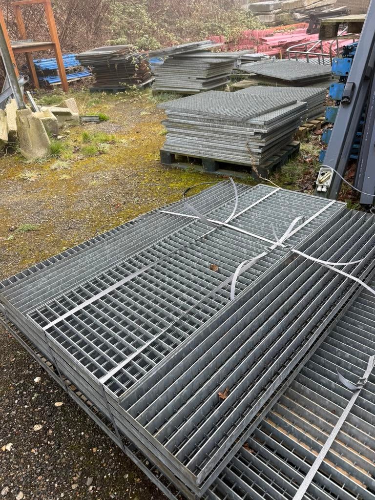 Verzinkte looproosters / roosters – diverse – €1 per kilo, Ophalen, Zo goed als nieuw, IJzer, Sierhekwerk