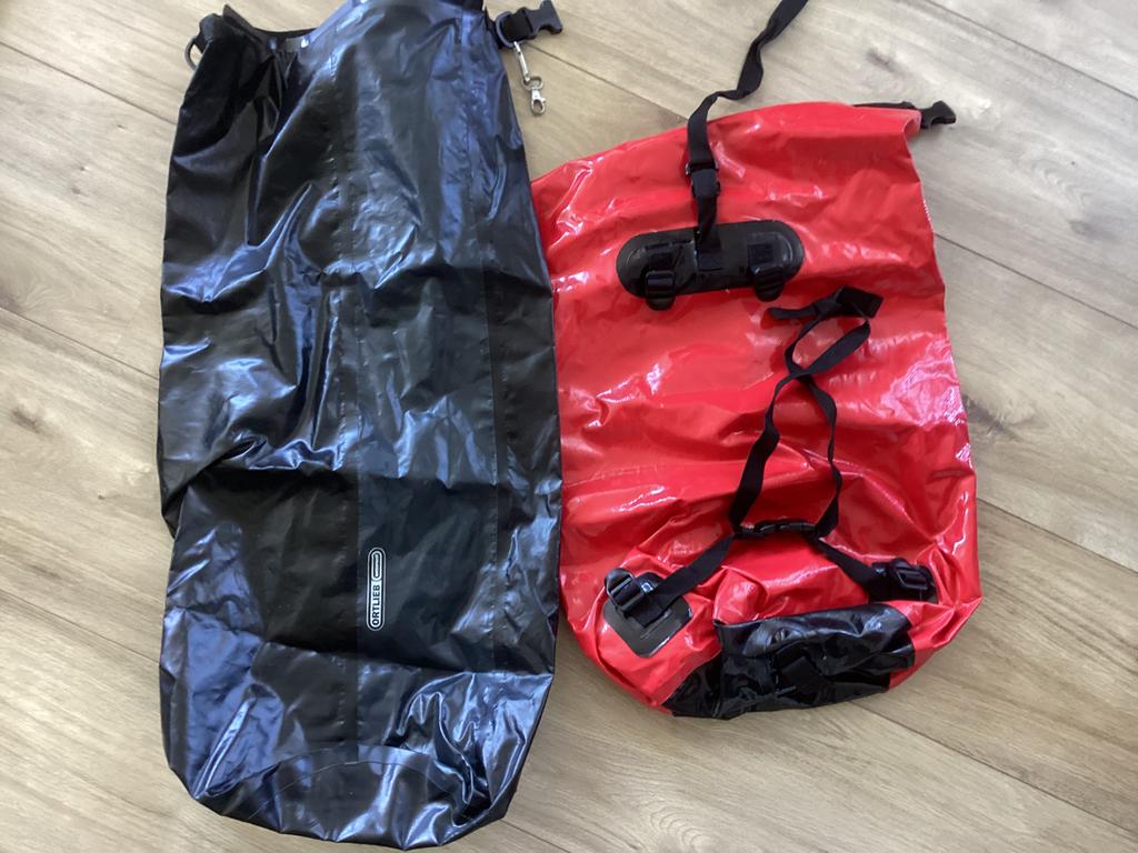 Tekoop 2 ortlieb tassen classic en twee tassen idem, Fietsen en Brommers, Fietsaccessoires | Fietstassen, Ophalen, Gebruikt