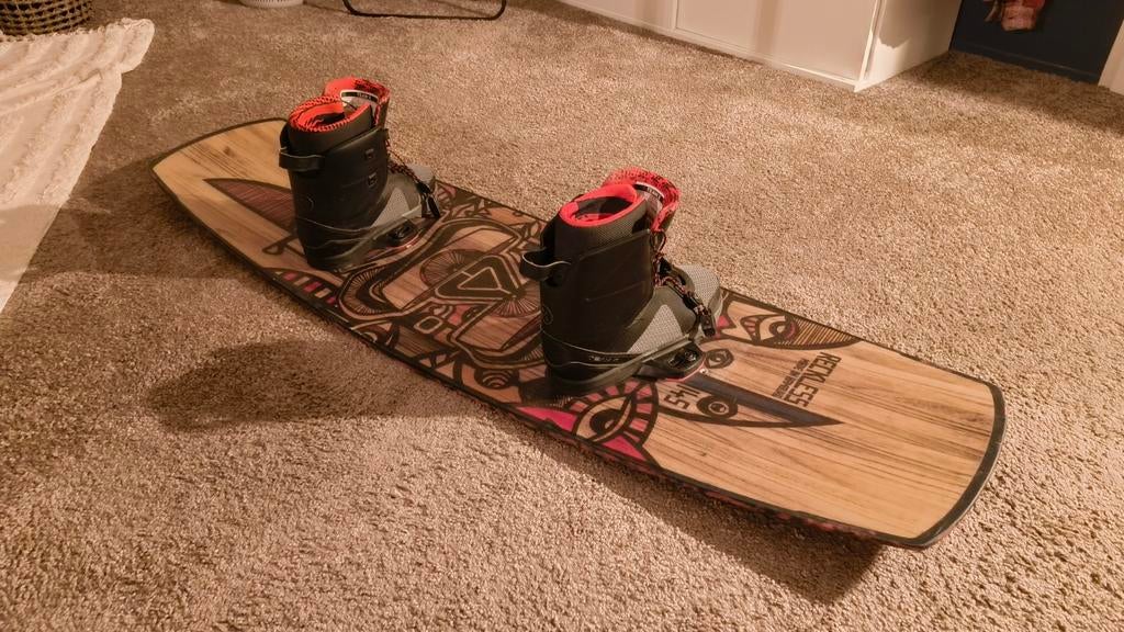 Wakeboard en schoenen burnside - maat 40 tot 45, Watersport en Boten, Ophalen, Zo goed als nieuw, Schoenen