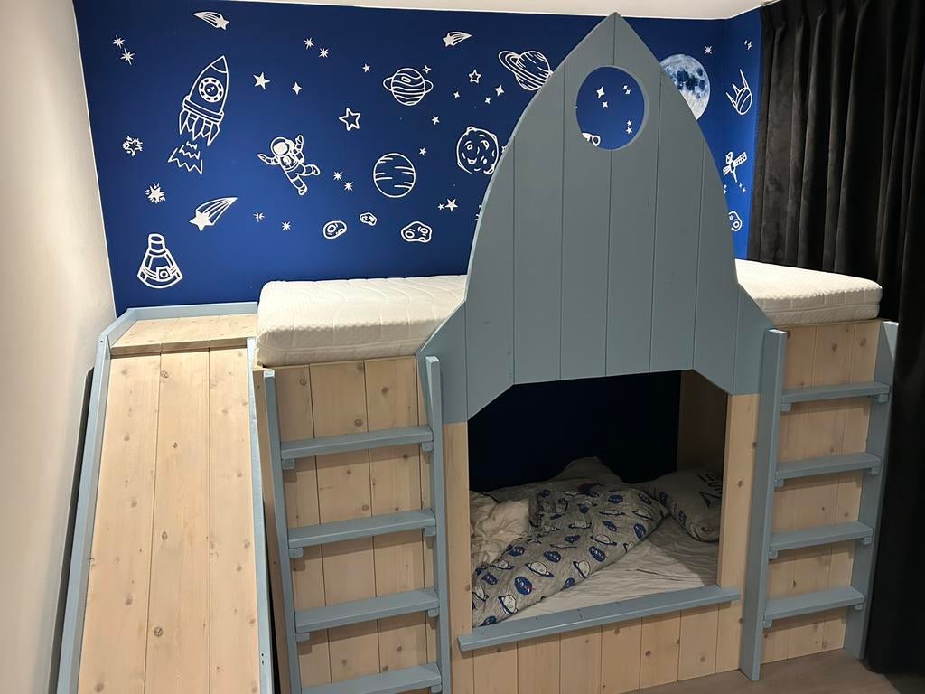 Houten raket bed voor kind met glijbaan hoogslaper, Ophalen, Zo goed als nieuw, Halfhoogslaper
