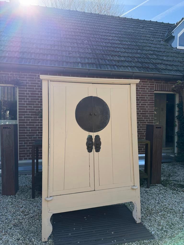 Crèmekleurige Chineesd bruidskast met metalen cirkel, Ophalen