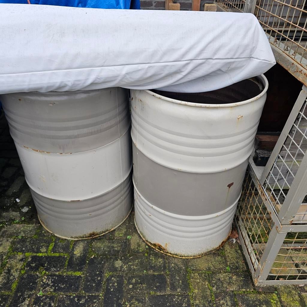 Drie gebruikte olievaten - ideaal voor opslag of decoratie, Ophalen of Verzenden, Gebruikt