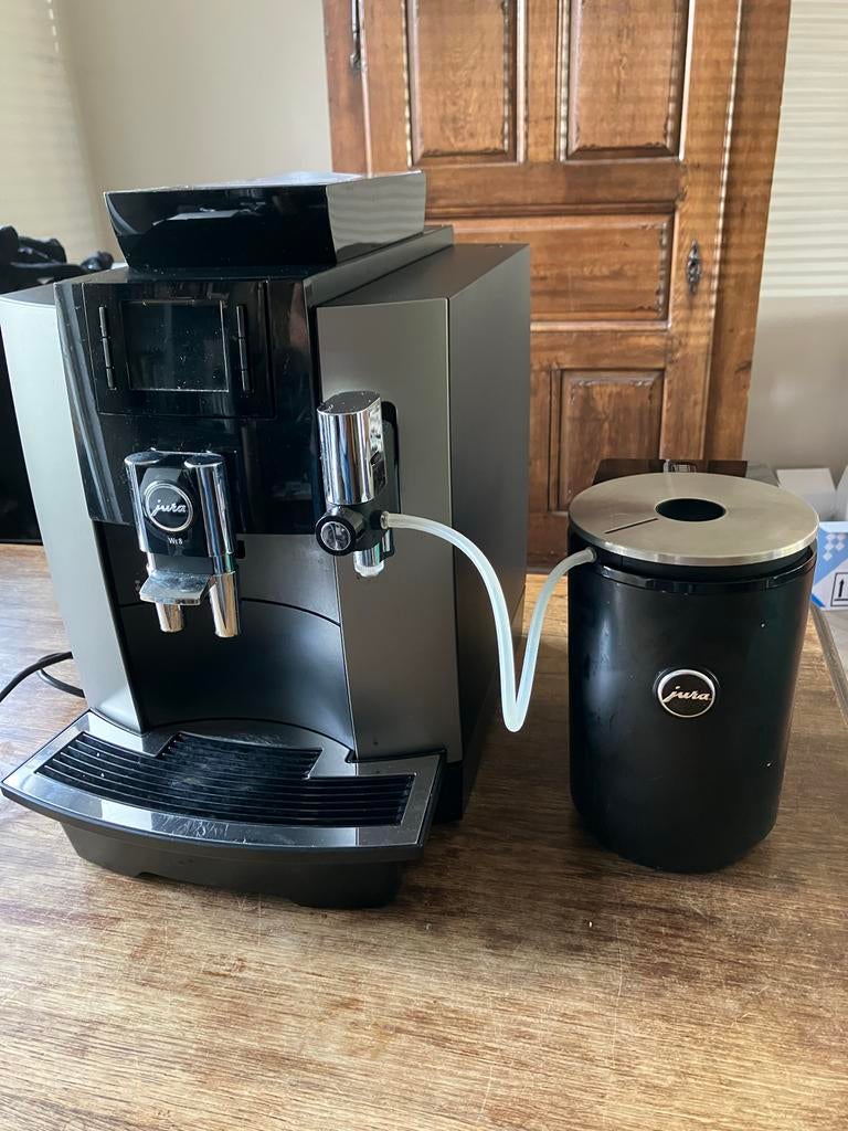 Jura WE8 espressomachine met Jura melkkoeler, Ophalen, Afneembaar waterreservoir, Gebruikt, Koffiemachine
