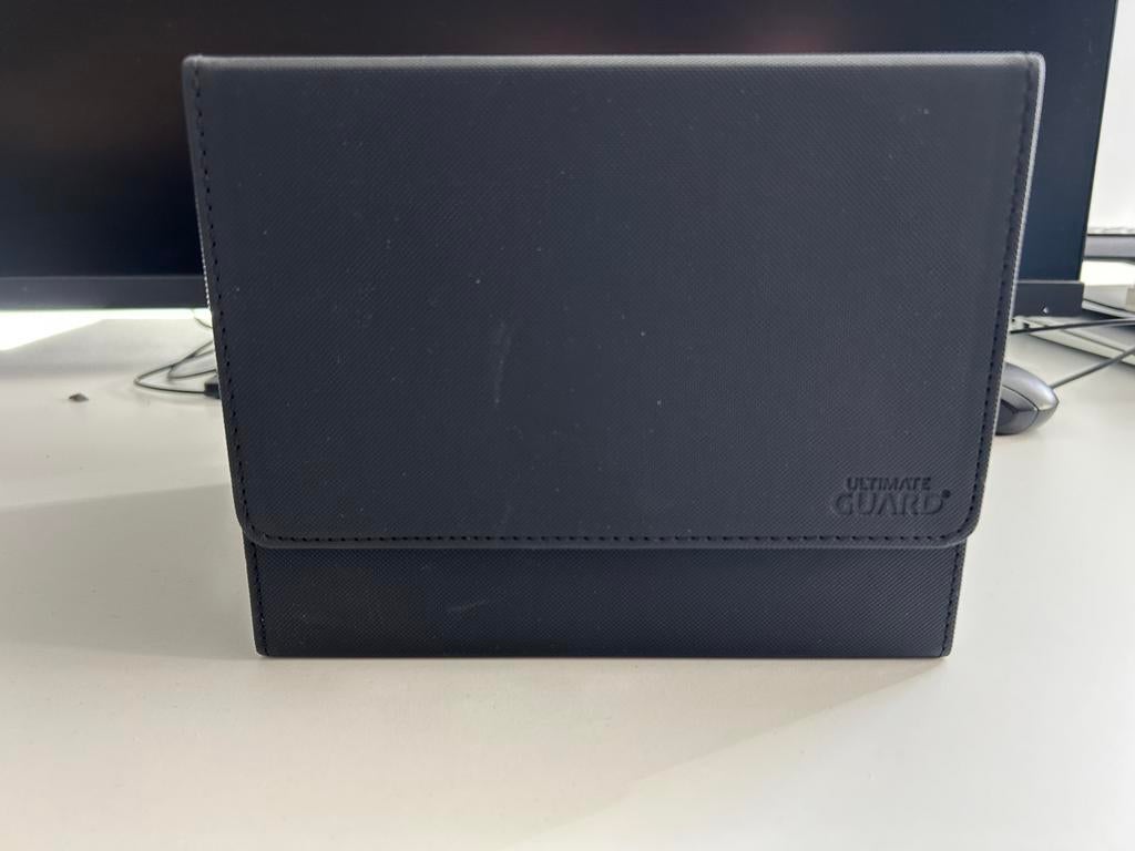 Ultimate Guard Minthive 30+ XenoSkin Black, Ophalen of Verzenden, Zo goed als nieuw